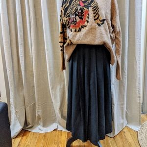 Vintage pleated long skirt.